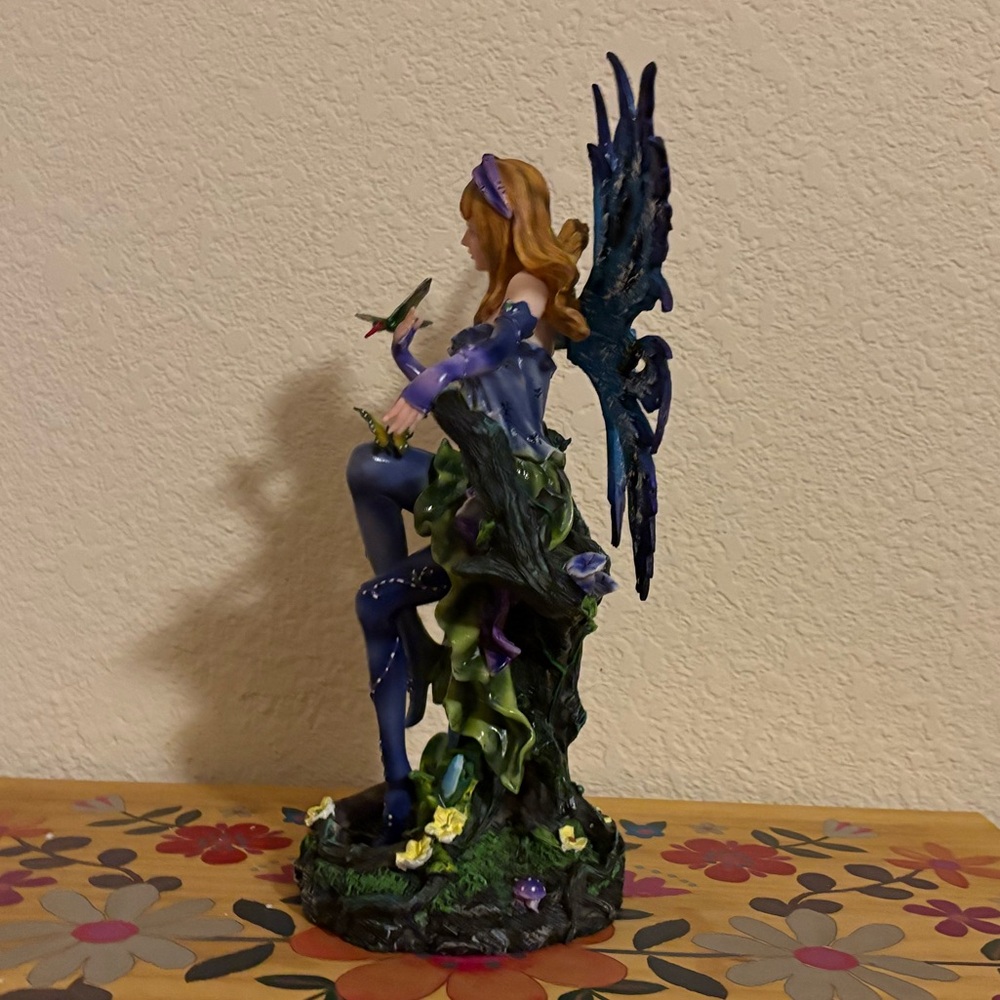 FC Design Blue Spring Fairy w/ Hummingbird Statue - Picture 4 of 8